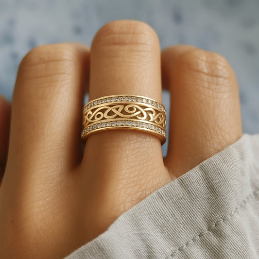 Hollow Ring in Gold