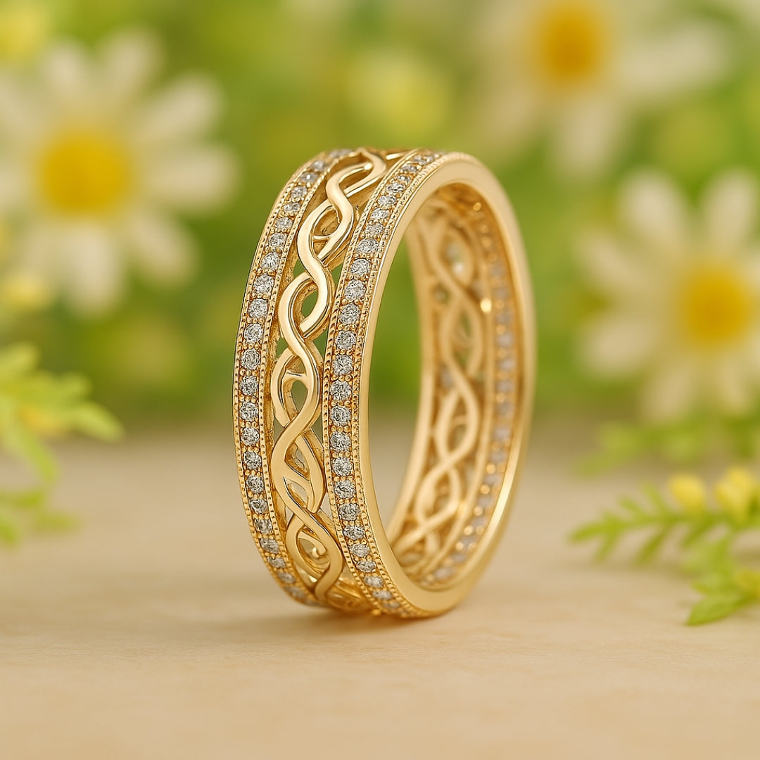 Hollow Ring in Gold